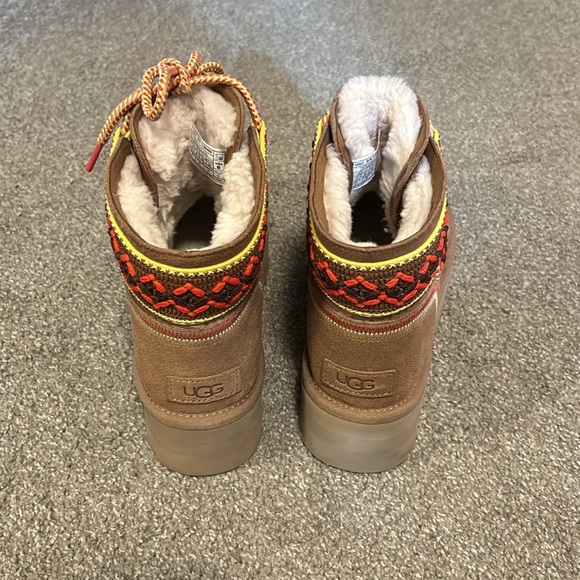 Women’s Ugg Boots - Picture 2 of 5